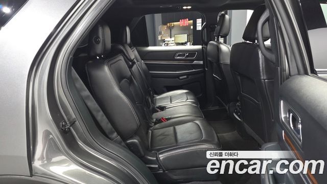 Ford Explorer 2019 — photo 18