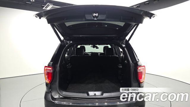 Ford Explorer 2019 — photo 26
