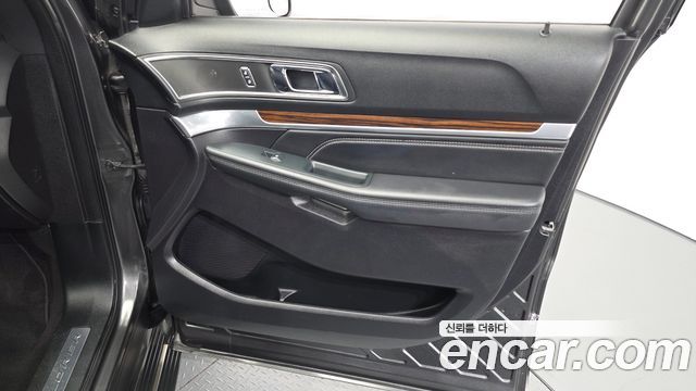 Ford Explorer 2019 — photo 14