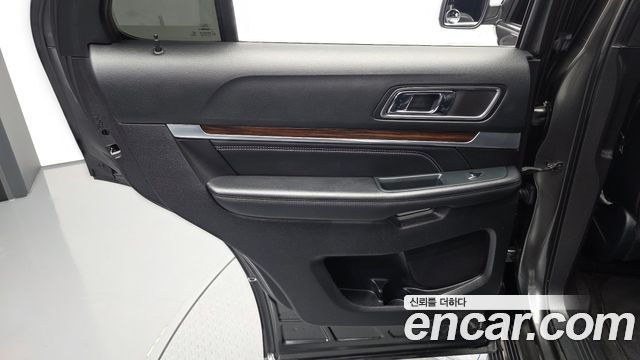 Ford Explorer 2019 — photo 15