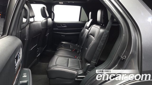 Ford Explorer 2019 — photo 16