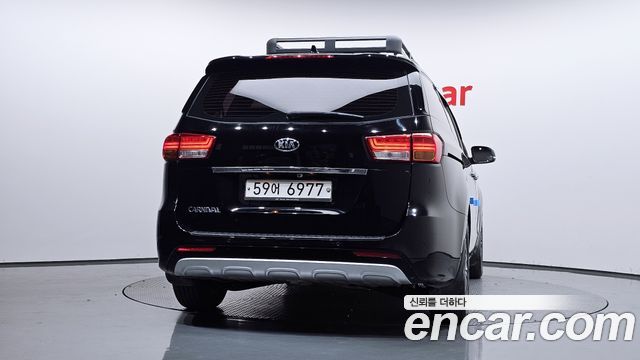 Kia Canival 2015 — photo 4