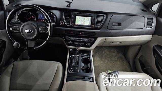 Kia Canival 2015 — photo 10
