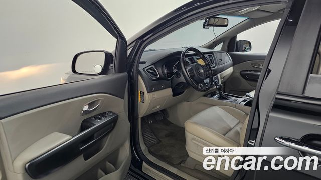 Kia Canival 2015 — photo 13