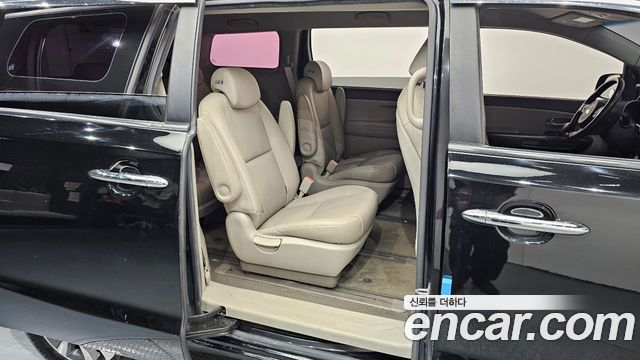Kia Canival 2015 — photo 17