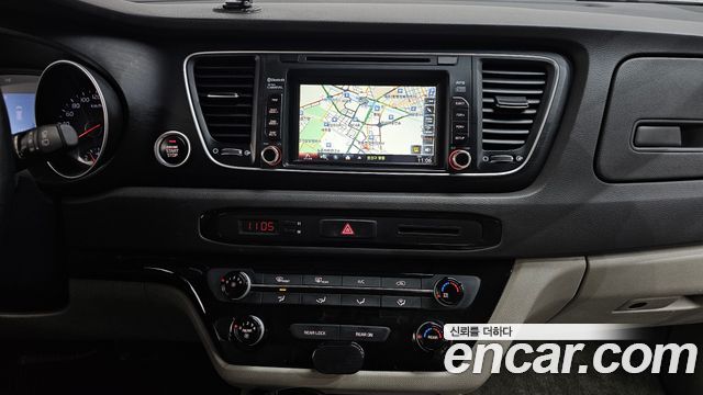 Kia Canival 2015 — photo 18