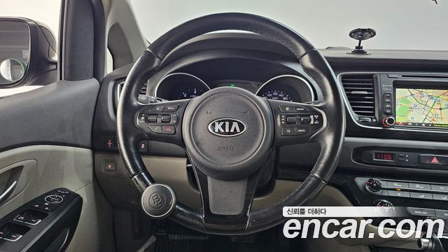 Kia Canival 2015 — photo 19