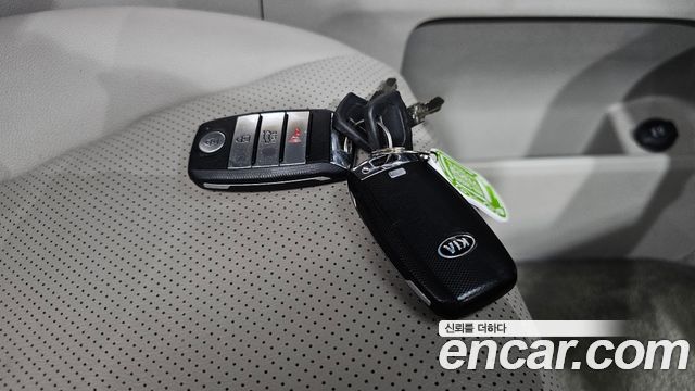 Kia Canival 2015 — photo 22