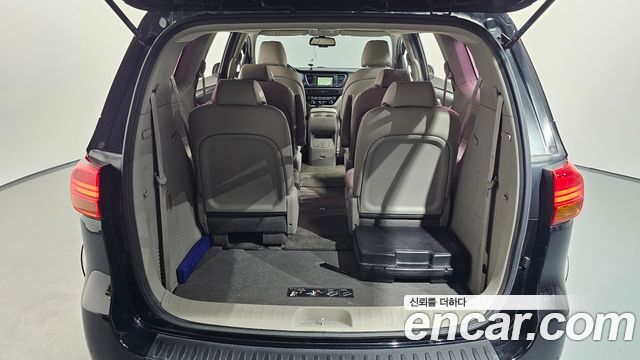 Kia Canival 2015 — photo 23