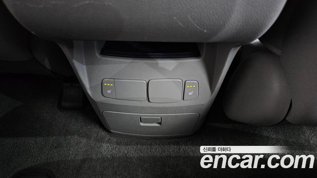 Kia Canival 2015 — photo 24