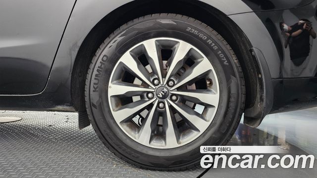 Kia Canival 2015 — photo 7