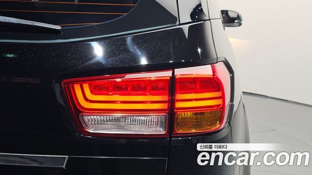 Kia Canival 2015 — photo 9