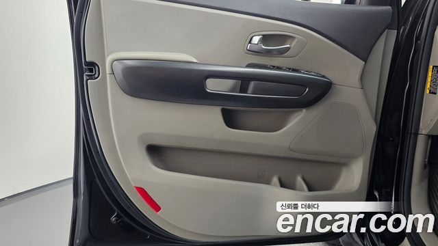 Kia Canival 2015 — photo 14