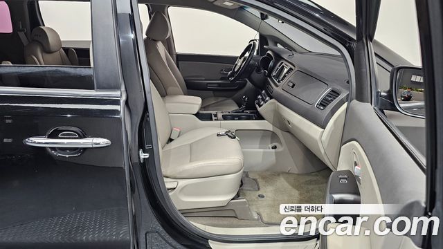 Kia Canival 2015 — photo 16