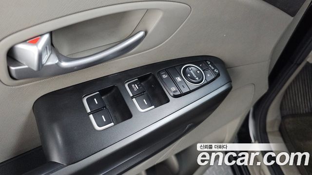 Kia Canival 2015 — photo 28