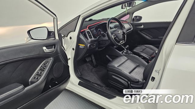 Kia K3 2016 — photo 13