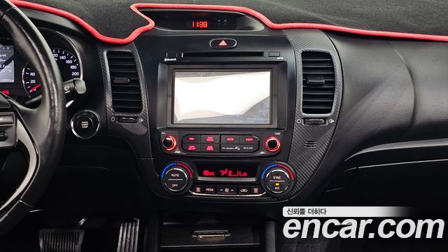 Kia K3 2016 — photo 20