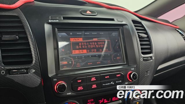Kia K3 2016 — photo 22