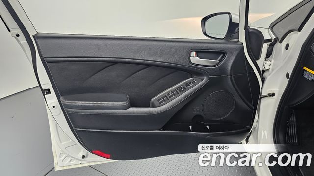 Kia K3 2016 — photo 14