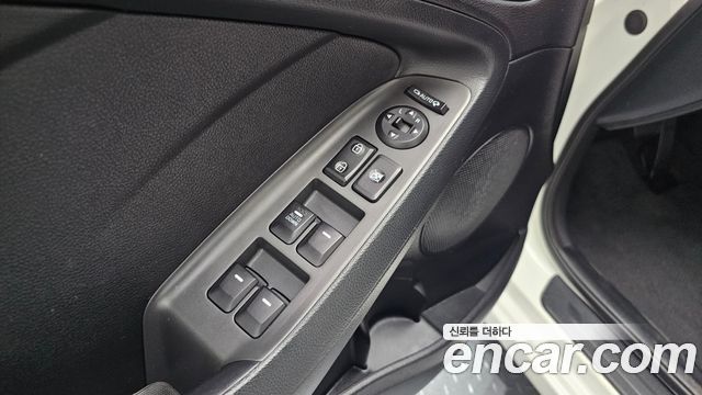 Kia K3 2016 — photo 27