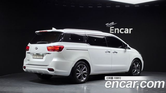 Kia Canival 2020 — photo 2