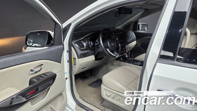 Kia Canival 2020 — photo 13