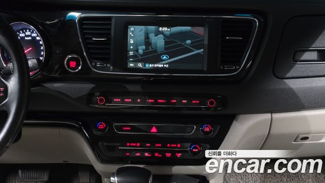 Kia Canival 2020 — photo 21