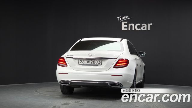 Mercedes-Benz E-Class 2020 — photo 4