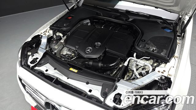 Mercedes-Benz E-Class 2020 — photo 6