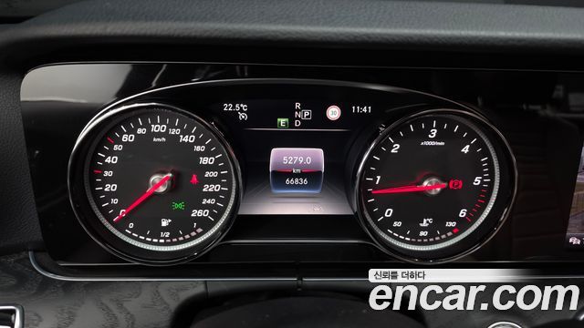 Mercedes-Benz E-Class 2020 — photo 11