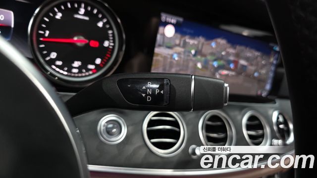 Mercedes-Benz E-Class 2020 — photo 12