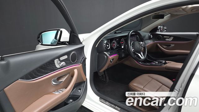 Mercedes-Benz E-Class 2020 — photo 13