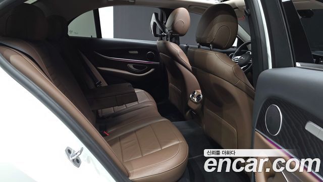 Mercedes-Benz E-Class 2020 — photo 17