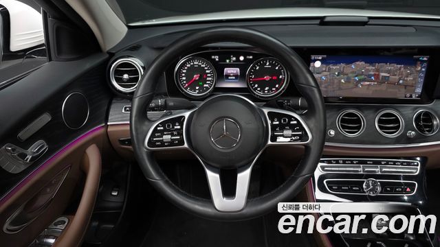 Mercedes-Benz E-Class 2020 — photo 19