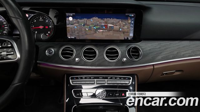 Mercedes-Benz E-Class 2020 — photo 20