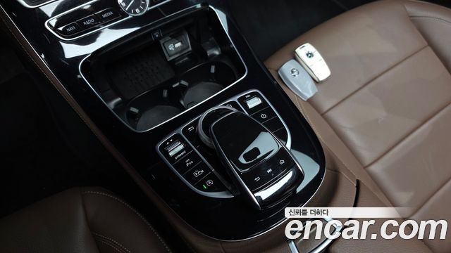 Mercedes-Benz E-Class 2020 — photo 23