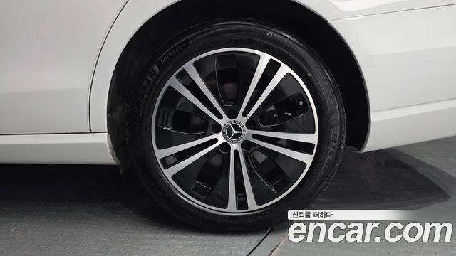 Mercedes-Benz E-Class 2020 — photo 7