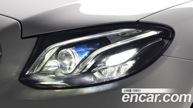 Mercedes-Benz E-Class 2020 — photo 8