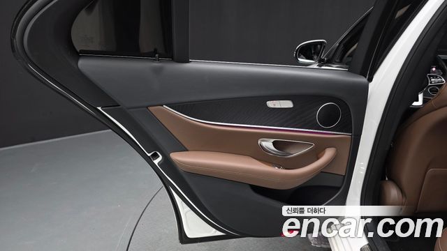 Mercedes-Benz E-Class 2020 — photo 15