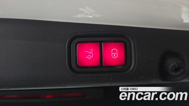 Mercedes-Benz E-Class 2020 — photo 27