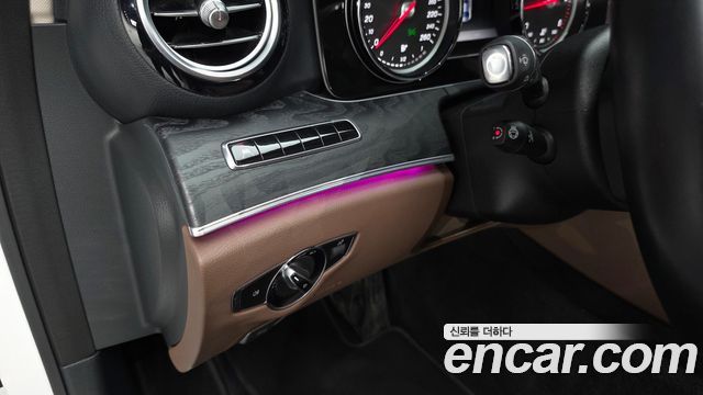 Mercedes-Benz E-Class 2020 — photo 29