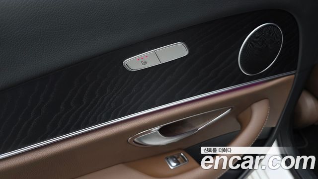 Mercedes-Benz E-Class 2020 — photo 30