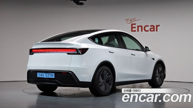 Tesla Model Y 2027 — photo 2