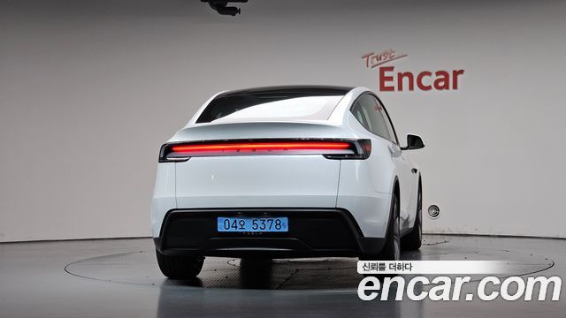 Tesla Model Y 2027 — photo 4