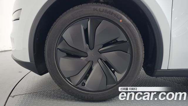Tesla Model Y 2027 — photo 5