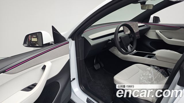 Tesla Model Y 2027 — photo 13