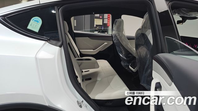 Tesla Model Y 2027 — photo 17