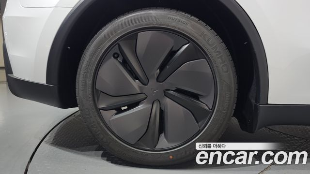 Tesla Model Y 2027 — photo 7