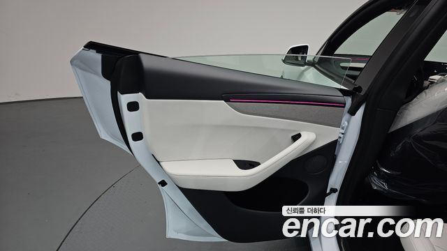 Tesla Model Y 2027 — photo 15