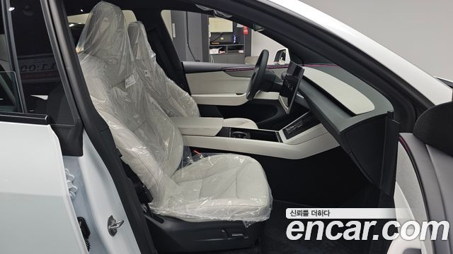 Tesla Model Y 2027 — photo 16